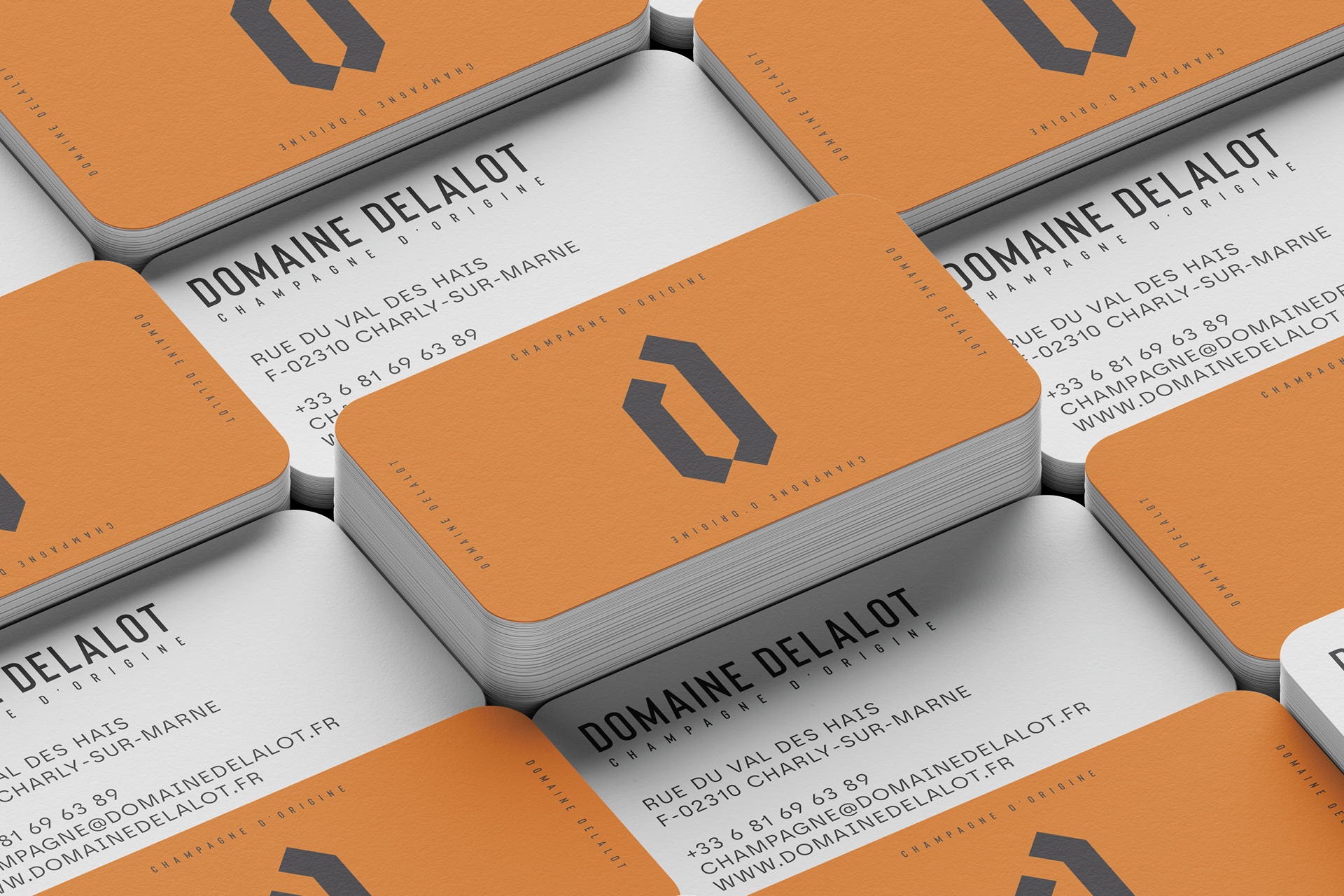 Identité visuelle et packaging pour le champagne Delalot, avec logo élégant, typographie raffinée et design graphique haut de gamme reflétant le prestige et l’exclusivité de la marque