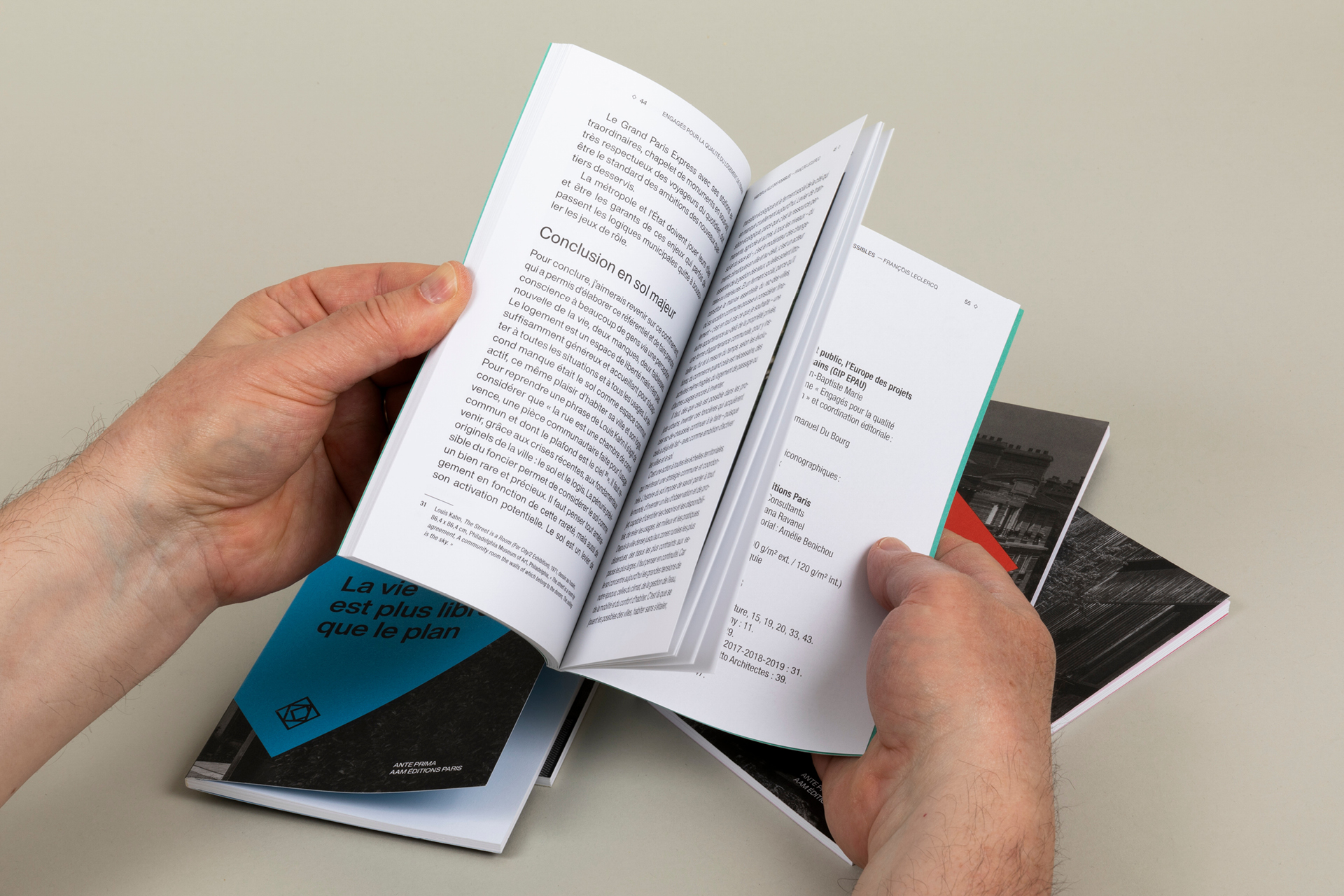 Design graphique de coffret éditorial architecture et urbanisme – mise en page de publications sur le logement et le renouvellement des territoires