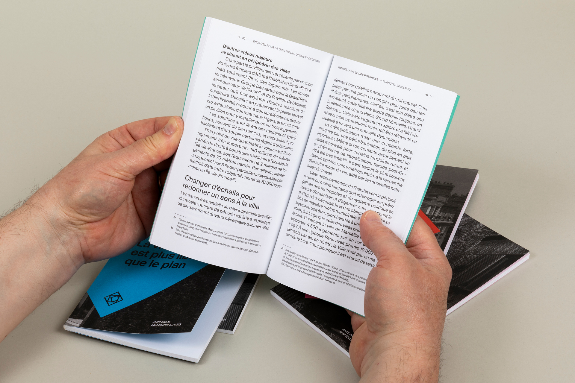 Design graphique de coffret éditorial architecture et urbanisme – mise en page de publications sur le logement, la ville et les transformations des territoires contemporains