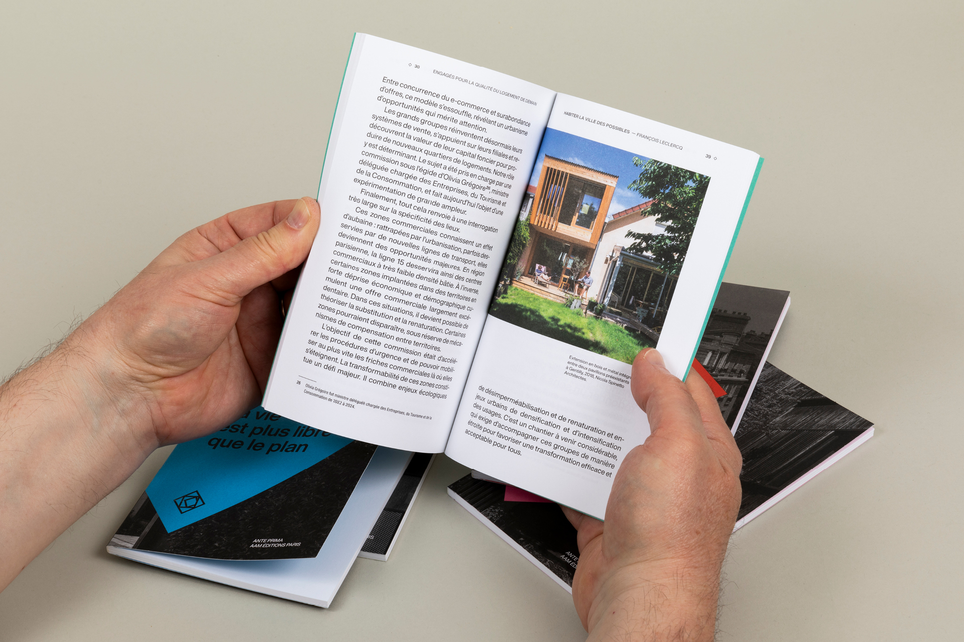 Design graphique de coffret éditorial architecture et logement – mise en page de publications sur le renouvellement urbain et les territoires contemporains
